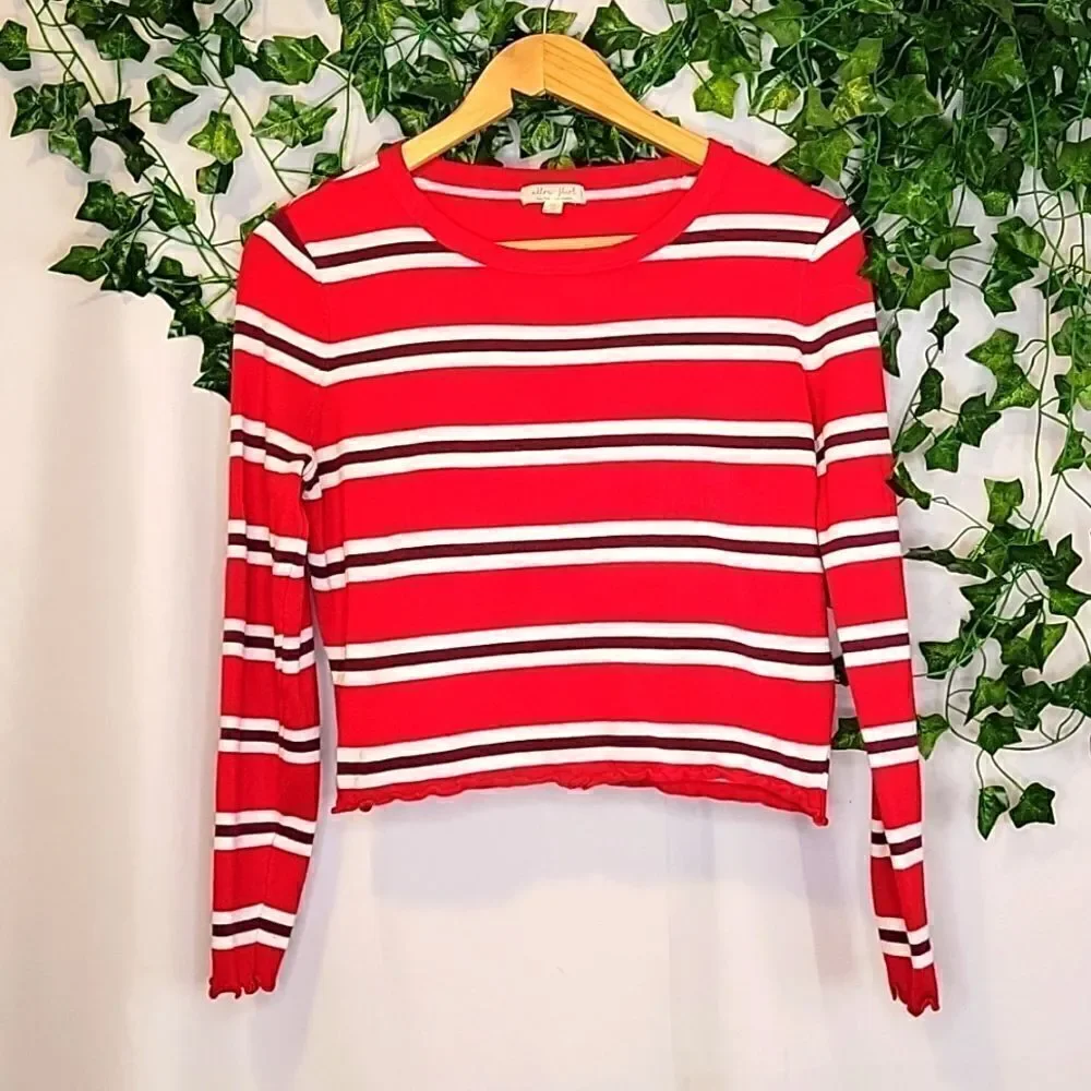 Ultra Flirt. Cropped Sweater. Size Medium. EUC